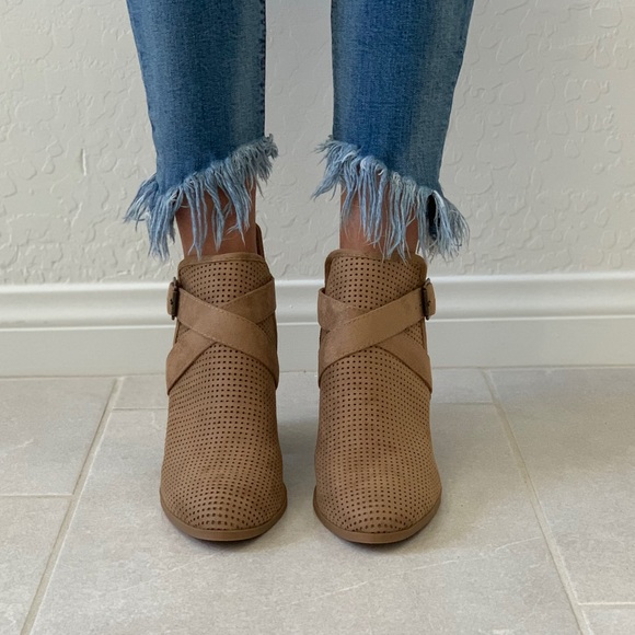 NIB Chic Perforated Buckle High Block Heel Booties - Picture 3 of 8